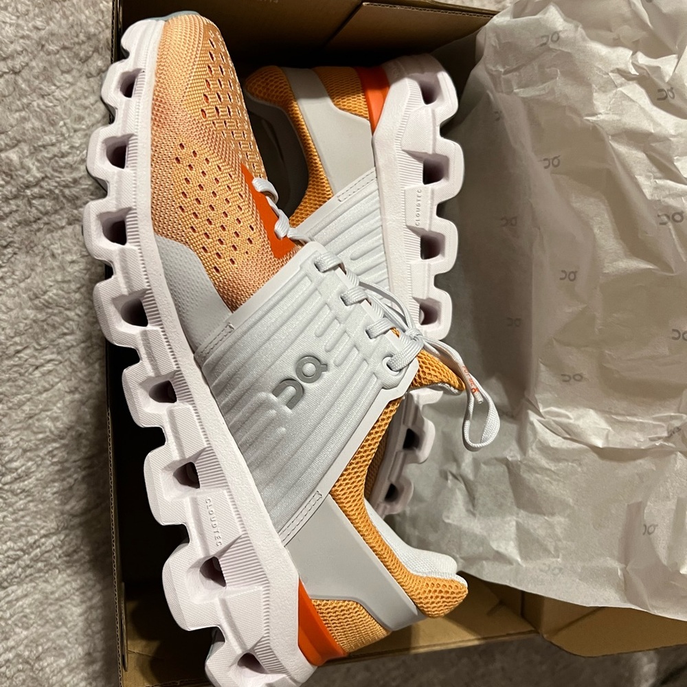 On Running “cloud swift" New In Box-copper and white, women’s 8.5